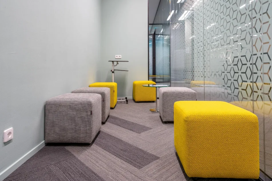 Carpete comercial higienizado profissionalmente